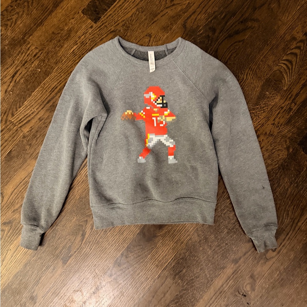 Patrick Mahomes 8-bit Pixel Gray Crewneck Sweatshirt Youth Small 6-8